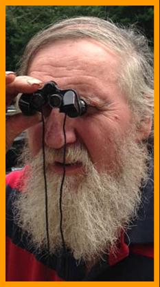 Wise sage Using binoculars.
Man looking through binoculars.
Mann mit fernglas.
Homme utilisant de jumelles.
Hombre usando binoculares.
Hombre usando prismaticos.
Man som anvander kikare.
Uomo che usa il binocolo.
Man som bruker kikkert.
Czlowiek za pomoca lornetki.
Muz poyzvajici dalekohled.
Mand burger en kikkert.
Ember tavcsovet hasznal.
Homen usando binoculos.
Cilveks kas izmanto binokli.
Vyras naudodamas ziuronus.
6x15 binoculars.

