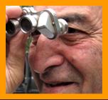 Man using Binoculars.
Man with binoculars.
Homme utilisant ses jumelles.
Man mit seinem fernglas.
Hombre usado sus binoculares.
Hombre usado sus prismaticos.
Uomo che usa il suo binocolo.
Man avander sin kikare.
Man die zijn verrekijker gebruikt.
Durbununu kullananadam.
Ember hasznalja a tavcsovet. 
Mezczyzna uzywajacy lornetki.
mand, de bruger sin kikkert.
Mies kiikareillaan.
Muz pomoci sveho dalekohkedu. 