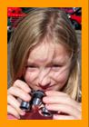 Girl with binoculars.
Fille avec des jumelles.
Madchen mit fernglas.
Chica con binoculares.
Tjej med kikare.
Ragazza con il binocolo.
Meisje met verrekijker.
Jente med kikkert.
Dziewwczyna z lornetka.
Diva s dalekohledem.
Pige med kikkert.
Lany tavcsovel
Tytto kiikarilla.
Menina com binoculos.
Meitene ar binokli.
Mergaite su zironais