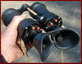 Ross 5x binoculars Mk IV British military binoculars.
Ross 5x Mk IV jumelles militares de Britannique.
Ross 5x Mk IV militarfernglas der Britischen armee.
Ross 5x Mk IV binoculares militares del Britanico.
Ross 5x Mk IV Brittisk militar kikare.
Ross 5x Mk IV binocolo militare dell Britanico.
Ross 5x Mk IV Britse militaire verrekijker.