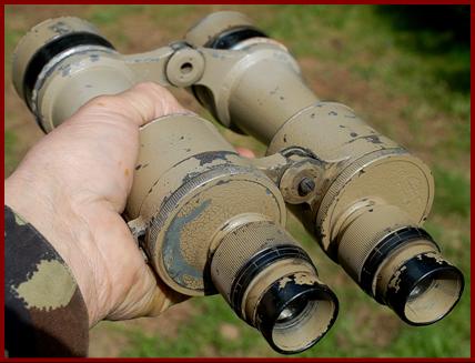 WWII Huet 7x50 Dienstglas German Army Milititary binoculars.
Huet 7x50 Dienstglas jumelles militares de l'armee Allemande.
Huet 7x50 Dienstgkas militarfernglaser der Bundeswehr.
Huet 7x50 Dienstglas binoculares militares del ejercito Aleman.
Huet 7x50 Dienstglas Tyska armens militara kikare.
Huet 7x50 Dienstglas binocolo militare dell'esercito Tedesco.
Huet 7x50 Dienstglas militaire verrekijker van het Duitse leger.
Huet 7x50 Dienstglas den Tyske haerens militaere kikkert.
Huet 7x50 Dienstglas lornetka wojskowa armii niemieckiej.
Huet 7x50 Dienstglas dalekohled nemecke armady.
Huet 7x50 Dienstglas den Tyske haers militaere kikkert.
Huet 7x50 Diensglas a nemet hassereg katonai tavcsovei.
Huet 7x50 Dienstglas Saksan armeijan sotilaskiikarit.
Huet 7x50 Dienstglas binoculos militares do exercito alemao.
Huet 7x50 Dienstglas vacijas armijas militarais binoklis.
Huet 7x50 Dienstglas vokietijos armijos kariniai ziuronai.