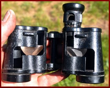 E Leitz 6x30 Bidox military binoculars cut away or sectioned as training binoculars.
Jumelles militaires 6x30 E. Leitz Wetzlar Bidox decoupees ou sectionnees com jumelles d'ntrainement.
Leitz Bidox 6x30 militarfernglas als traningsfernglas weggeschnitten oder geschnitten.
Binocolo militare E. Leitz Wetzlar Bidox 6x30 tagliato via o sezionato comee binocolo da addestramento.
Leitz militaire verrekijker weggesneden of doorsneden als trainings verrekijker.
Los binoculares militares E. Leitz Wetzlar 6x30 Bidox cortados o seccionados como binoculares entrenmiento.  
Leitz 6x30 Bidox militare kikkert kuttet bort eller seksjonert som trenings kikkert.