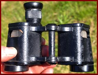 E. Leitz Wetzlar Bidox 6x30 military binoculars cut away or sectioned as training binoculars.
Jumelles militares E.  Leitz Wetzlar Bidox 6x30 decoupees ou sectionnees comme jumelles d'entrainment.
E. Leitz Wetzlar Bidox 6x30 militarfernglas als trainingsfernglas weggeschnitten oder geschnitten.
Binocolo militare E. Leitz Wetzlar Bidox 6x30 tagliato vio o sezionato come binocolo da addestramento.
Los binoculares militares E. Leitz Wetzlar Bidox 6x30 cortados o seccionados como binoculares de entrenamiento.
E. Leitz Wetzlar Bidox 6x30 militara kikare skars bort eller sektioneras som traningskikare.
E. Leitz Wetzlar Bidox 6x30 militaere kikkert kuttet bort eller seksjonert som trenings kikkert.