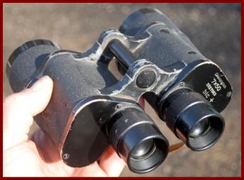 WWII blc Dienstglas binoculars.
blc Carl Zeiss 7x50 Dienstglas German Army military binoculars.
blc Carl Zeiss 7x50 Dienstglas jumelles militaires de l'armee Alemande.
blc Carl Zeiss 7x50 Dienstglas militarfernglaser der Wermacht.
blc Carl Zeiss 7x50 Dienstglas binoculares militares del ejercito Aleman.
blc Carl Zeiss 7x50 Dienstglas Tyska armens militaraq kikare.
blc Carl Zeiss 7x50 Dienstglas binocolo militare dell'escercito Tedesco.
blc Carl Zeiss 7x50 Dienstglas militaire verrekijker van het Duitse leger.
blc Carl Zeiss 7x50 Dienstglas den Tyske haerens militaere kikkert.
blc Carl Zeiss 7x50 Dienstglas lornetka wojskowa armii niemiecjiej.
blc Carl Zeiss 7x50 Dienstglas vojensky dalekohled Nemecke armady.
blc Carl Zeiss 7x50 Dienstglas den Tyske haers militaere kikkert.
blc Carl Zeiss 7x50 Dienstglas a nemet hadsereg katonai tavcsovei.
blc Carl Zeiss 7x50 Dienstglas saksan armeijan sotlaskiikarit.
blc Crl Zeiss 7x50 Dienstglas binoculos militares do exercito alemao.
blc Carl Zeiss 7x50 Dienstglas vacijas armijas militarais binoklis.
blc Carl zeiss 7x50 Dienstglas vokietijos armijos karinai ziuronai.