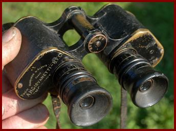 Hunsicker& Alexis MG 8x British Military Marked binoculars.  
Hunsicker & Alexis MG 8x L'armee Britanique a marque des jumelles.
Hunsicker & Alexis MG 8x Britisches militar markiertes fernglas.
Hunsicker & Alexis MG 8x Binoculares marcados  por el ejercito Britanico.
Hunsicker & Alexis MG 8x Britse militaire genarkeerde verrekjker.
Hunsicker & Alexis MG Brittisk militar markt  kikare.
Hunsicker & Alexis MG Ingiliz ordusa durbun isaretli.
Hunsicker & Alexis MG Britisk militaer markerede kikkert.
Hunsicker & Alexis MG A Brit hadsereg tavesovet merkityt kiikert.
Hunsicker & Alexis MG  Britannian armeijan merkityt kiikarit.
Hunsicker & Alexis MG Britu kariuomene pazymejo nziuronus. 