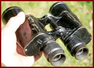 1945 Russian armymilitary binoculars of world war two.
1945 jumelles militaires de l'armee russe de la seconde guerre mondaile.
1945 militarfernglas der Russischen armee aus dem Zweiten Weltkrieg.
1945 prismaticos militares del ejercito Ruso de la segunda guerra mundial.
1945 binoculares militares del ejercito Ruso de la secunda guerra mondial.
1945 Ryska armens militara kikare fran anra varldskriget.
1945 Binocolo militare dell'escercito Rusao della seconds guerra mondiale.
1945 militaire verrekijker van het Russische leger van de tweede wereldoorlog.
1945 deb Russiske haerens militaire kikkert fra andre verdenskrig.
1945 lornetka wojskowa armii rosyjskiej a czasow II wojny swiatowej.
1945 vojensky dalekohled Ruske armadyz druhe svetove vakky.
1945 den Russiske haers militaere kikkert fra anden verdenskrig.
1945 orosz hadsereg katonai tavcsovei a masodik vilaghaboruban.
1945 Venajan armeijan toisen maailmansoden sotilaalliset kiikarit.
1945 krievijas armijas otra pasaules kara militarie binokli.
1945 Rusijos armijos antrojo pasualinio karo kariniai ziuronai.
