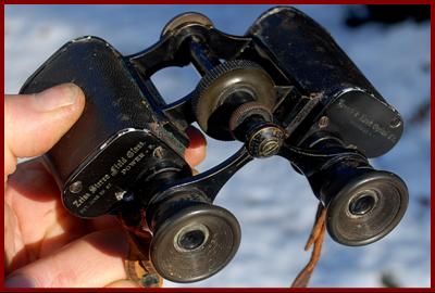 U.S. Navy Bausch & Lomb Zeiss 8x U.S. Navy Binoculars.
U.S. Navy Bausch & Lomb Zeiss 8x Amerikaanse Marine verrekijker.
U.S. Navy Bausch & Lomb Zeiss 8x binocolo della marina Statunitense.
U.S. Navy Bausch & Lomb Zeiss 8x jumelles de la marine Americaine.
U.S. Navy Bausch & Lomb Zeiss 8x binoculares de la marinade los Estatos Unidos.
U.S. Navy Bausch & Lomb Zeiss 8x kikare Amerikanska flottan.