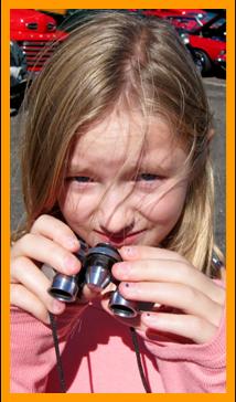 Girl with binoculars.
Fille avec des jumelles.
Madchen mit fernglas.
Chica con binoculares.
Tjej med kikare.
Ragazza con il binocolo.
Meisje met verrekijker.
Jente med kikkert.
Dziewwczyna z lornetka.
Diva s dalekohledem.
Pige med kikkert.
Lany tavcsovel
Tytto kiikarilla.
Menina com binoculos.
Meitene ar binokli.
Mergaite su zironais