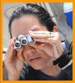 Tatooed Woman with Binoculars.
Woman looking through binoculars.
Woman using binoculars.
Femme regardant a travers des jumelles.
Femme utilisant de jumelles.
Frau die durch ein fernglas schaut.
Mujer mirando a traves de prismaticos.
Mujer usando binoculares.
Mujer usando prismaticos.
Kvinna som tittar genom kikare.
Donna che guarda attraverso il binocolo.
Vrouw die door verrekijkers kijkt.
Kvinne som ser gjennom kikkerten.
Kobieta patrzaca przez lornetke.
Zena se diva dalekohledem.
Kvinde kigger gennem kikkert.
No nez tavcsovon keresztul.
Nainen katselee kiikareilla.
Mulher olhando atraves de binoculos.
Sieviete skatas caur binokli.
Moteris ziurinti pro ziuronus.
Nguoi phu nu nhin qua ong nhom.
6x15 binoculars.