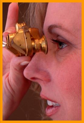 Woman looking through Gold Binoculars.
Woman observing with binoculars.
Woman using binoculars.
Femme utilisant de jumelles.
Fem avec jumelles
Frau mit fernglas.
Mujer usando binoculares.
Mujer usando prismaticos.
Kvinna som anvander kikare.
Donna che usa il binocolo.
Vrouw met verrekijker.
Kvinne som bruker kikkert.
Kobieta za pomoca lornetki.
Muz pouzvajici dalekohled.
Kvinde de burger en kikkert.
No hasznal tavcsovet.
Nainen kayttaa kiikarieta.
Mulher usando binoculos.
Sieviete ar binokli.
Noteris besinaudojanti ziuronais.