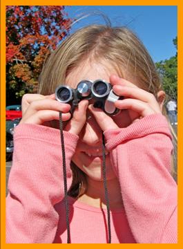 Prrtty young girl using binoculars.
Jolie jeune fille avec des jumelles.
Hubsche junge madchen mit fernglas.
Chica joven y bonita usando binoculares.
Vaker ung Tjej med kikare.
Bella giovane  ragazza con il binocolo.
Moole jonge meisje med verrekijker.
Pen ung jente med kikkert.
Lada Mloda dziewczyna z lornetka.
Divka s dalekohledem.
Smuk ung pige med kikkert.
Lany tavcsovel.
Menina com binoculas.
Diezgan jaunta meitene ar binokli.
Gana jaunta mergaite su ziuronais.
6x15 binoculars.
