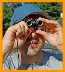 Man using binoculars.
Homme utilisant de jumelles.
Mann mit fermglas.
Hombre usando binoculares.
Hombre usando prismaticos.
Man som anvander kikare.
Uomo che usa il binocolo.
Man som bruker kikkert.
Czlowiek za pomoca lornetka.
Muz pouzvajici dalekohled.
Mand burger en kikkert.
Ember tavcsovet hasznal.
Mies kayttaa kiikareita.
Homem usando binoculos.
Cilveks kas izmanto binokli.
Vyras naudodamas ziuronus.