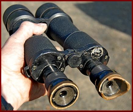  U.S. Navy MK-V military binoculars.
Jjumelles militaries de la marine des Etats-Unis MK-V.
Militarfernglas der marine der vereinigten Staaten MK-V.
MK-V binoculars militares de la marina de los Rstados Unidos.
MK-V militarkikare I USA s flotta.
MK-V binocolo militare della marina degli Stati Uniti.
MK-V militaere verrekijker av marinen i USA.
MK-V lornetka wojskowe marynarki wojennej Stanow Zjedoczontych.
MK-V vojenske dalekohledy namornictva Spojenych Statu.
MK-V Militaer kikkert af USAs flade.
MK-V Az Egyesult Allemok haditengereszetenek katonai tavcsovei
MK-V Yhdysvaltain laivaston sotilaskiikarit.
MK-V Binoculos militares da Marinha dos EUA.
MK-V 美國海軍軍用望遠鏡
MK-V ΣΤΡΑΤΙΩΤΙΚΆ ΚΙΆΛΙΑ ΤΟΥ ΠΟΛΕΜΙΚΟΎ ΝΑΥΤΙΚΟΎ ΤΩΝ ΗΠΑ
MK-V अमेरिकी नौसेना सैन्य दूरबीन
משקפת צבאית של הצי האמריקאי
MK-V 미 해군 군용 쌍안경
MK-V アメリカ海軍軍用双眼鏡
 دوربین دوچشمی نظامی نیروی دریایی ایالات متحدهMK-V
MK-V ВОЕННЫЕ БИНОКЛИ ВМС США
MK-V กล้องส่องทางไกลของกองทัพเรือสหรัฐ
امریکی بحریہ کی فوجی دوربین MK-V
ا
