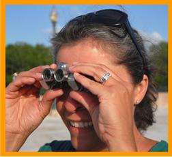 Woman with binoculars.
Woman looking through binoculars.
Woman using binoculars.
Femme utilisant de jumelles.
Femme avec jumelles.
Frau mit fernglas.
Mujer usando binoculares.
Mujer usando prismaticos.
Kvinna med kikare.
Donna che usa il binocolo.
Vrouw met verrejijker.
Kvinde de burger en kikkert.
Cnos latal ni tavcsovel.
Nainen kayttaa kiikareita.
Mulher usando binoculos.
Sieviete kas izmanto binokli.
Moteris besinaudjanti ziuronais.
双眼鏡を持つ女性
拿著望遠鏡的女人
쌍안경을 든 여자
Γυναίκα με κιάλια
женщина с биноклем

