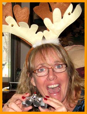 Surprised Horned Woman with Miniature Binoculars.
Woman with binoculars.
Frau mit mniatur fernglas.
Femme avec jumelles miniature.
Femme aux jumelles.
Mujer con binoculares en miniatura.
Mujer con  prismaticos.
Kvinna med miniatur kikare.
Donna con bonocolo in miniatura.
Vrouw met verrekijker.
Kvinne med kikkert.
Kobieta z lornetki.
Muz s dalekohled.
Kvinde med kikkert.
Eg no tavcsovel.
Nainen jolla on kiikarit.
Mulher com binoculos.
Sieviete ar binokli.
Moteris su ziuronai. 
双眼鏡を持つ女性
拿著望遠鏡的女人
쌍안경을 든 여자
Γυναίκα με κιάλια
женщина с биноклем

